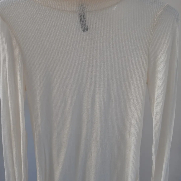 Casalee Women's Long Sleeve Turtle Neck Top In Size Small - Picture 2 of 2